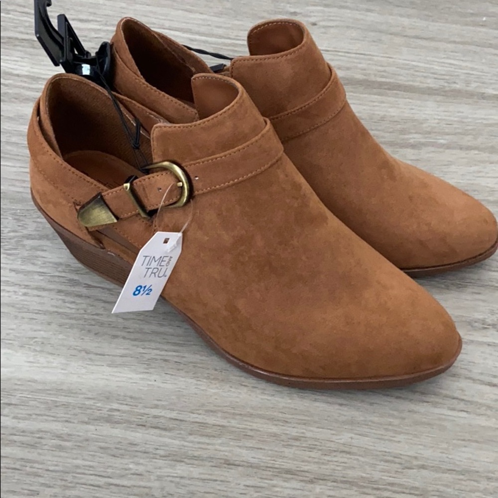 NWT Time and True Cutout Booties
